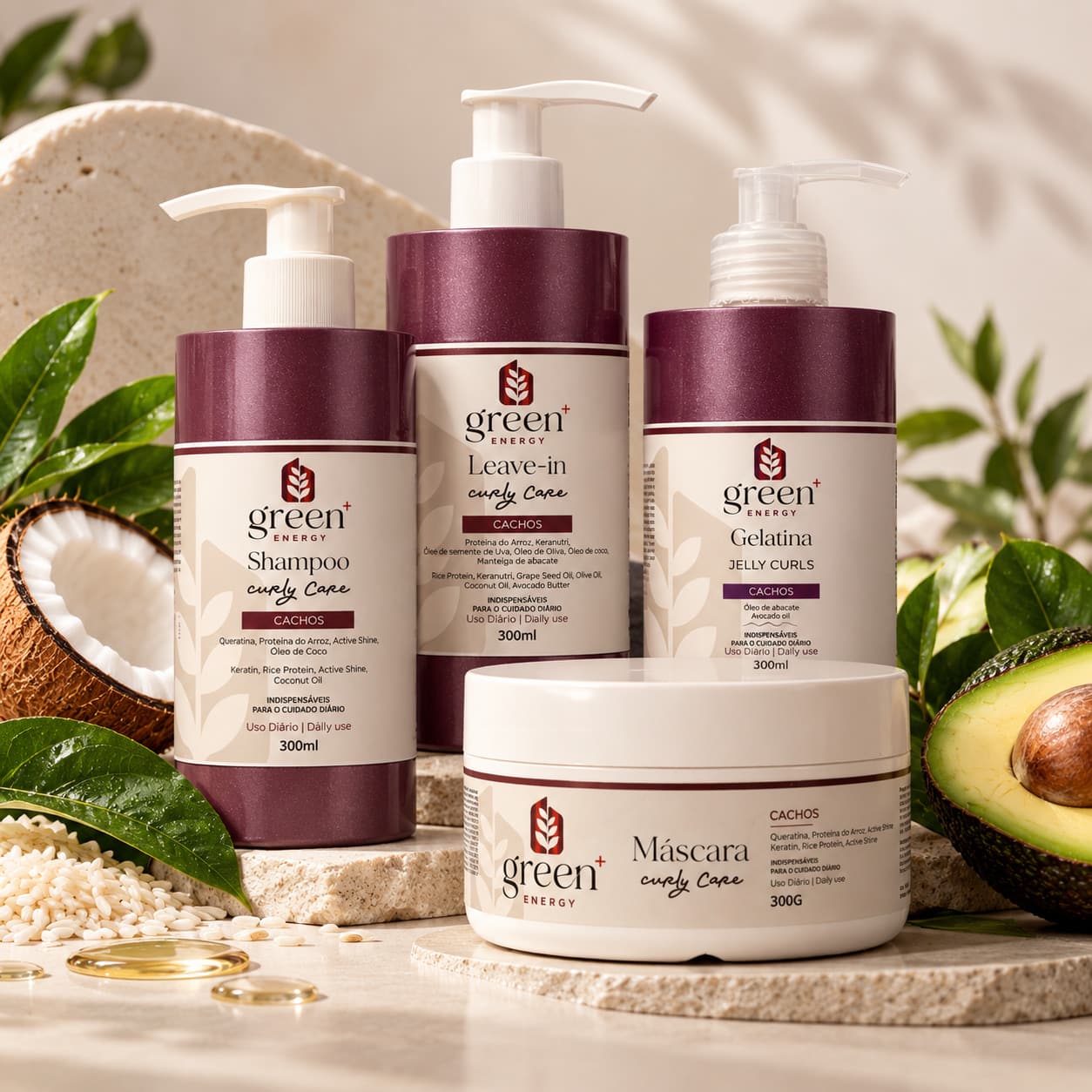 Línea Curly Care de Green Energy: champú, leave-in, gelatina y mascarilla en envase color ciruela, con coco, arroz y aguacate